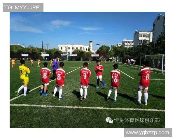 足球明星挑战绕竿技巧视频展现惊人球技与创意表演 足球明星挑战绕竿技巧视频展现惊人球技与创意表演